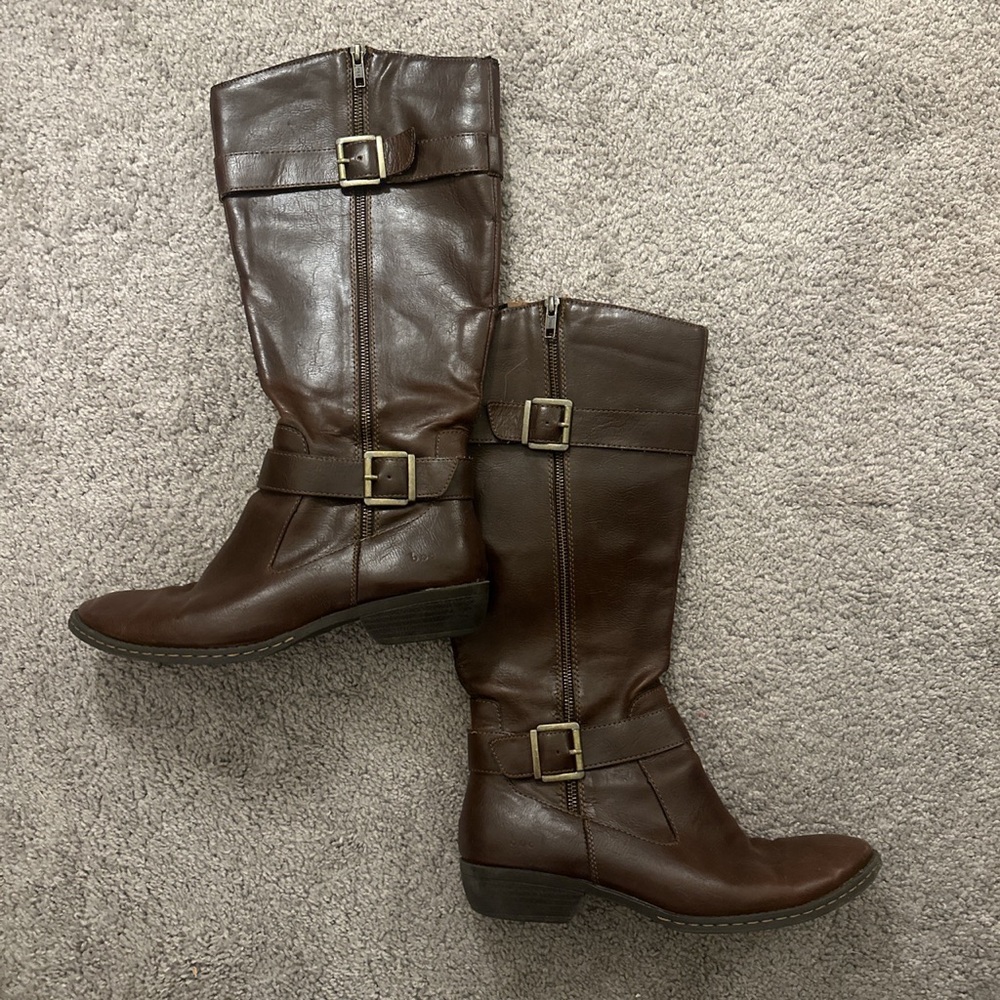 BROWN LEATHER BUCKELED RIDING BOOTS